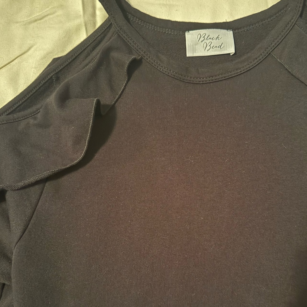 Black Ruffle Cold Shoulder Tee - Picture 2 of 3